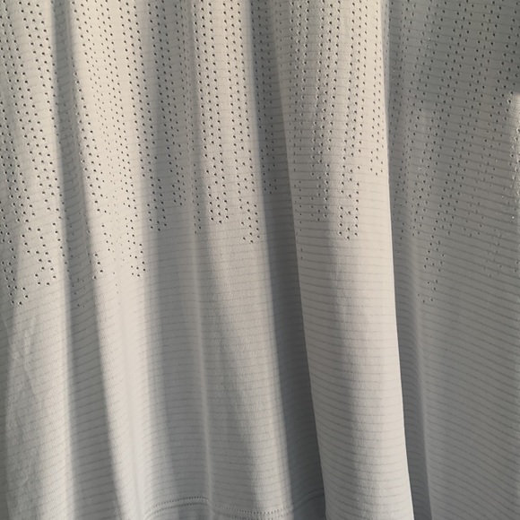 Lululemon Train to be short sleeve *rain stripe - Picture 4 of 4